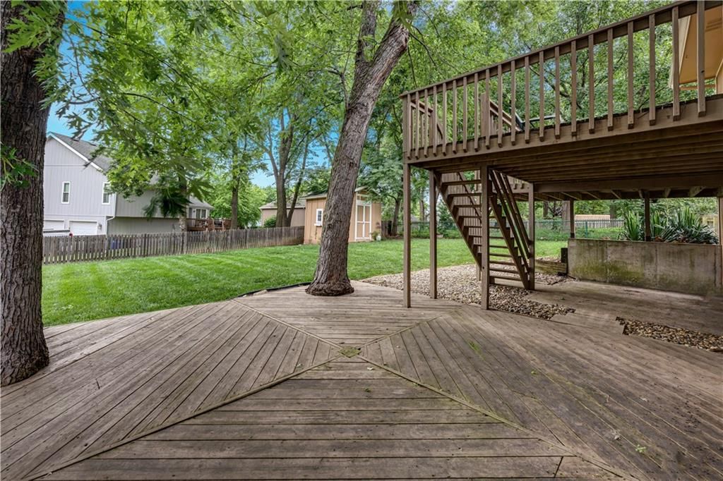2400 NE Dale Hunter Drive — photo 38