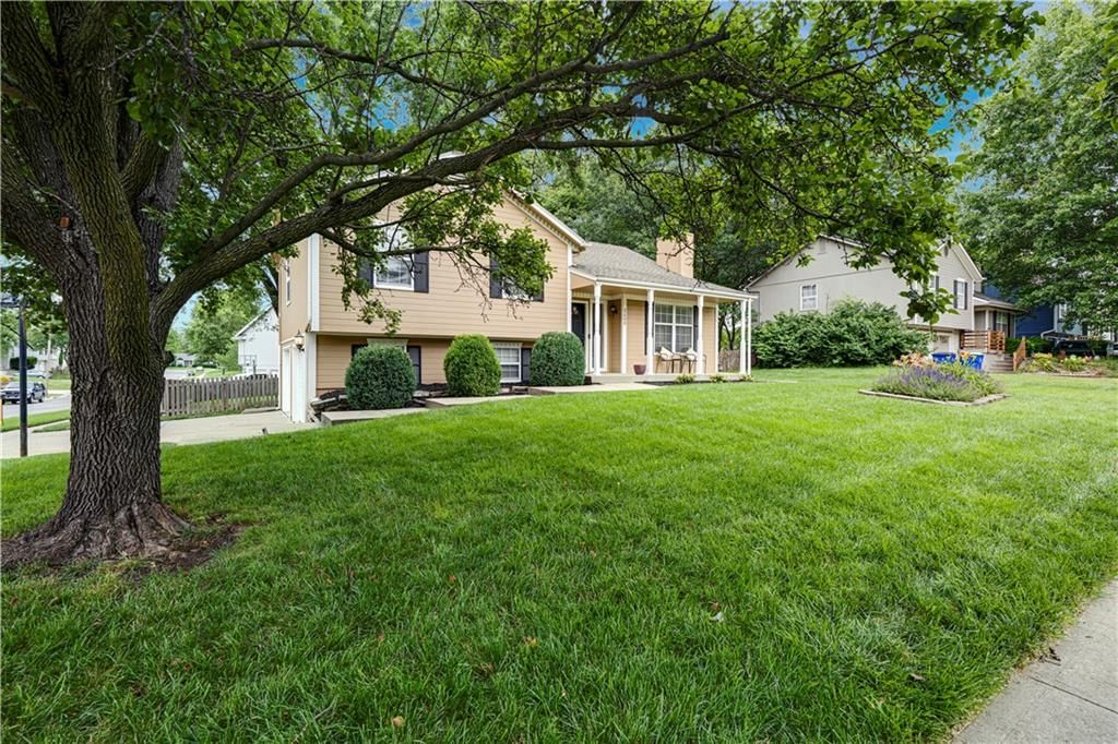 2400 NE Dale Hunter Drive — photo 42