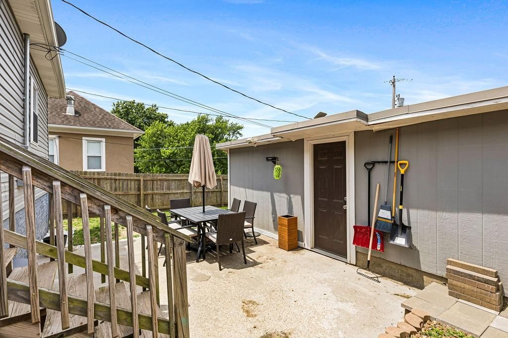 2205 Lovers Lane — photo 32