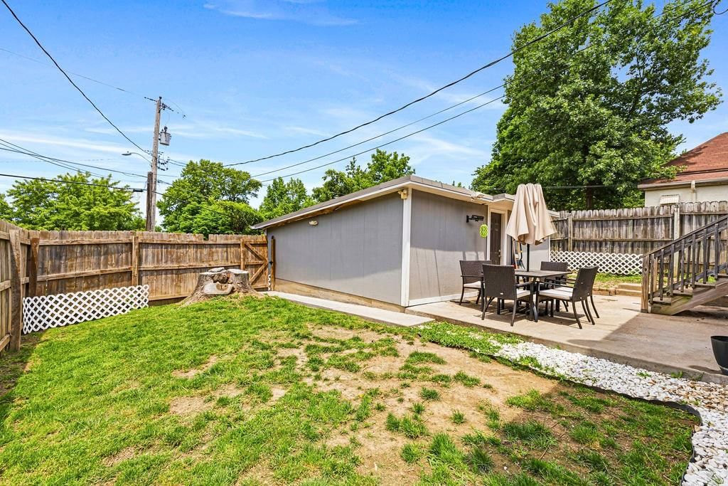 2205 Lovers Lane — photo 34