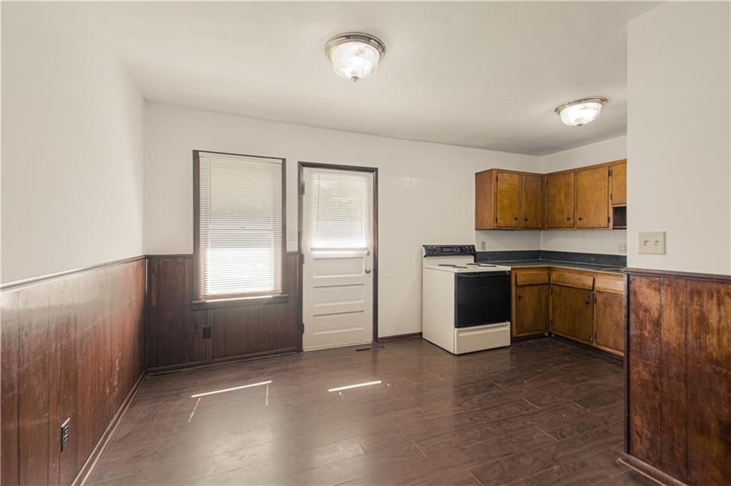8603 Corrington Avenue — photo 6