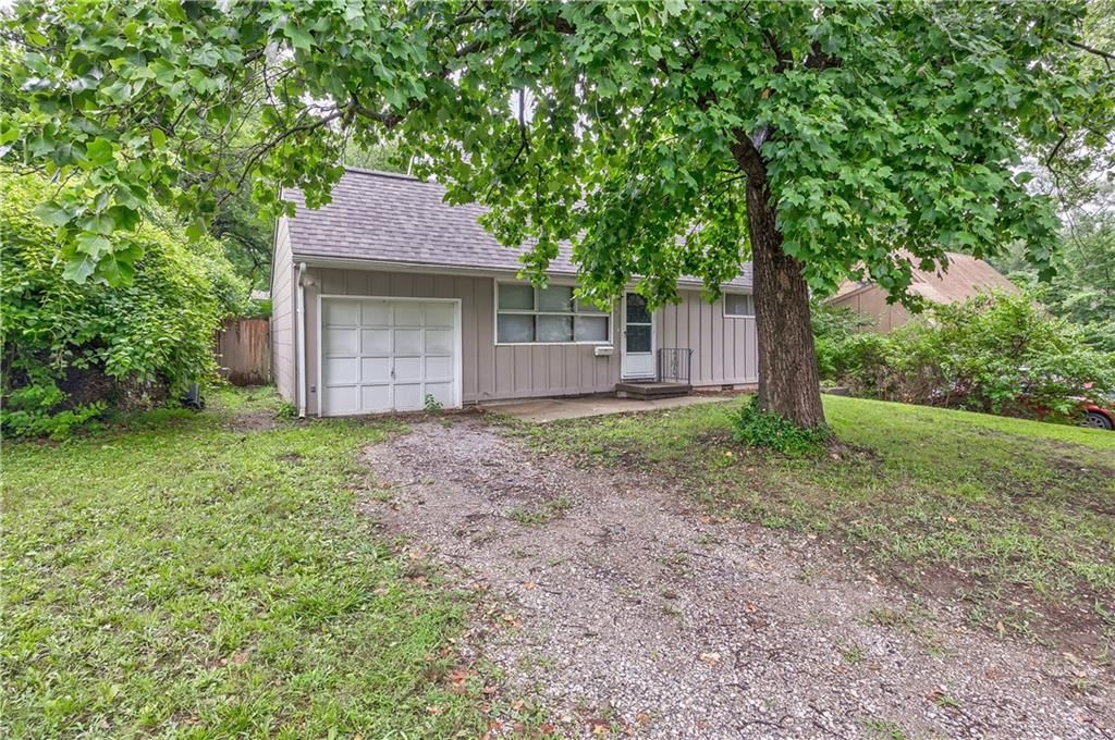 8603 Corrington Avenue — photo 25