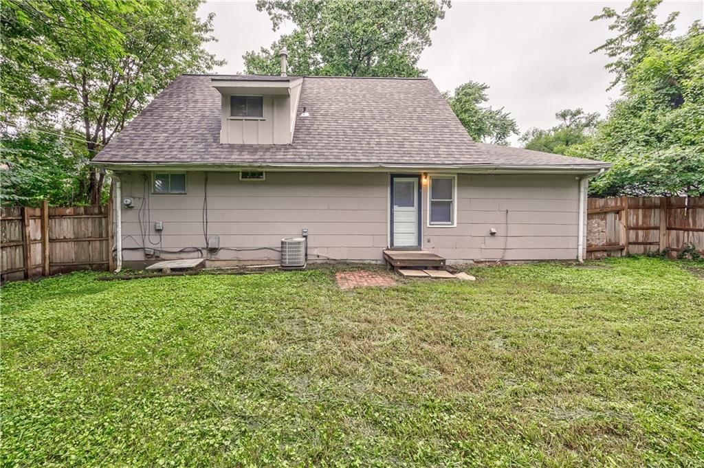 8603 Corrington Avenue — photo 37