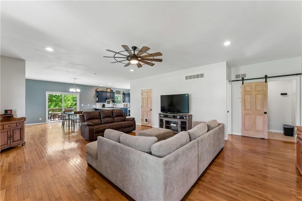 657 SW 701 Road — photo 8