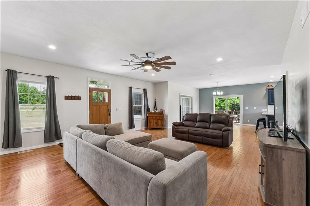 657 SW 701 Road — photo 9