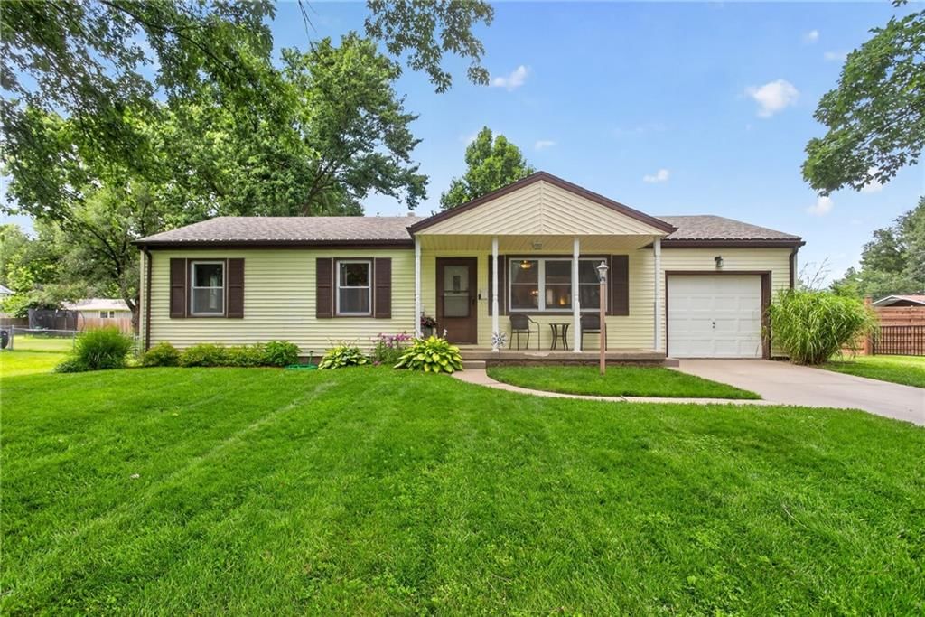 307 E College Street, Odessa, MO