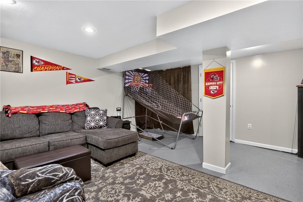 307 E College Street — photo 17