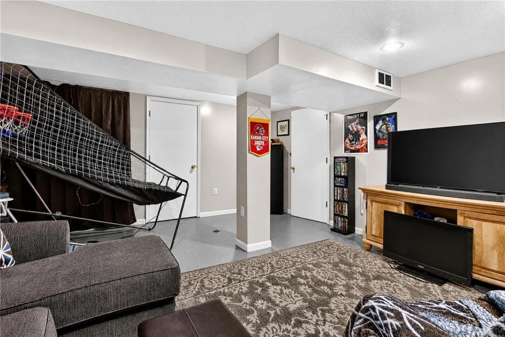 307 E College Street — photo 18