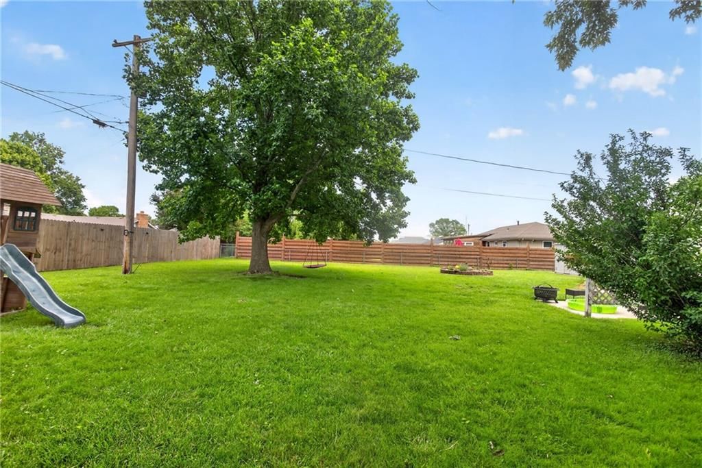 307 E College Street — photo 22