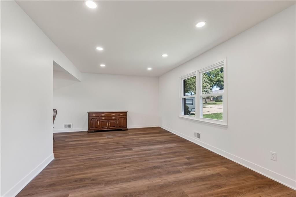 1006 Orrington Place — photo 2