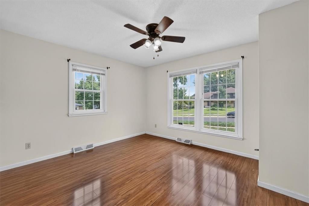 9704 Hardesty Avenue — photo 10
