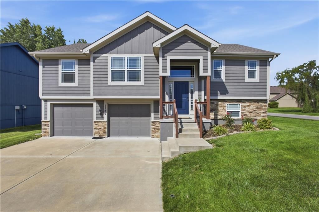 1300 Regency Drive — photo 1