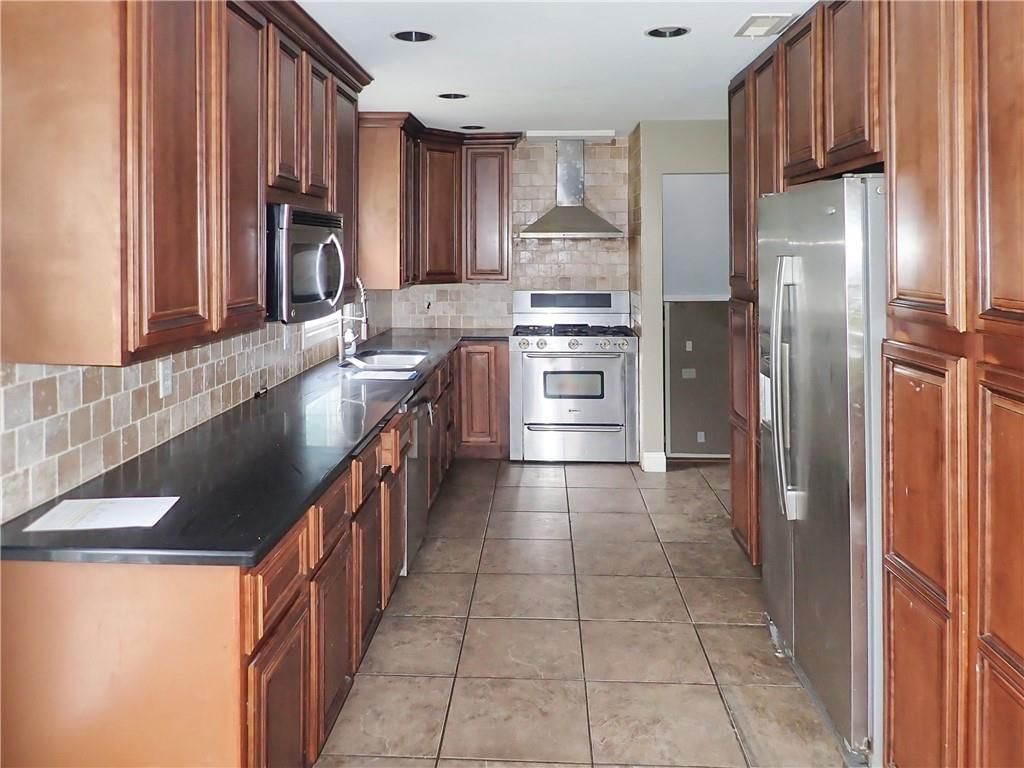 13327 Donnelly Avenue — photo 9