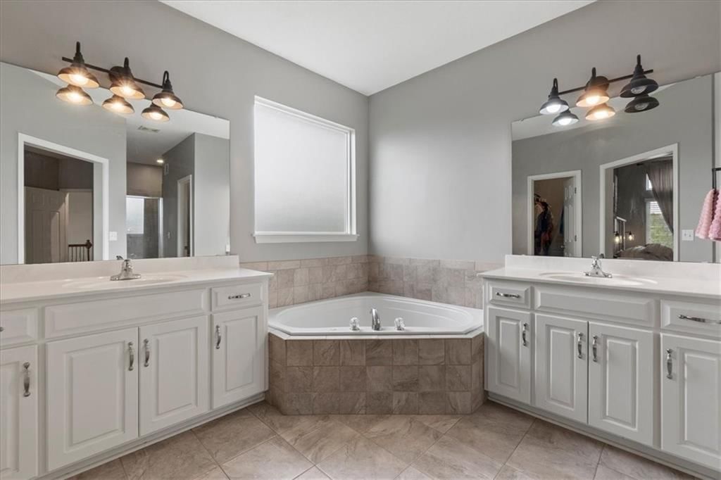 126 N Pecan Street — photo 13