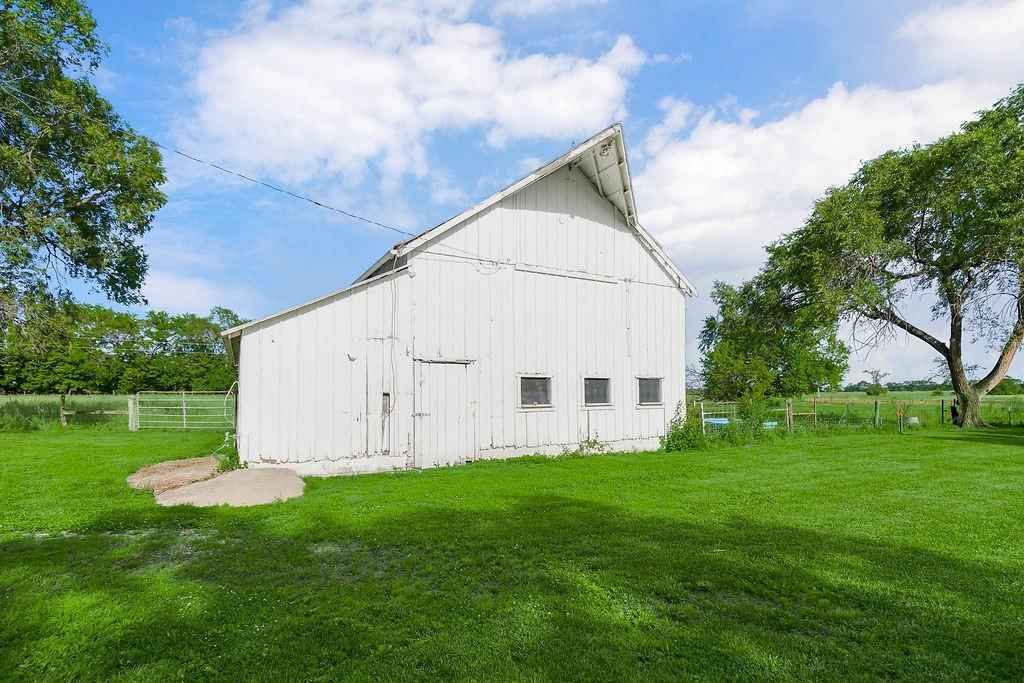 1945 N 900th Road — photo 9