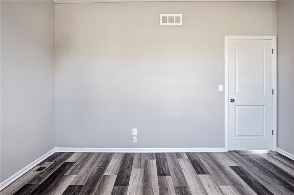 21806 Massa Circle, Peculiar, MO: listing photo 2