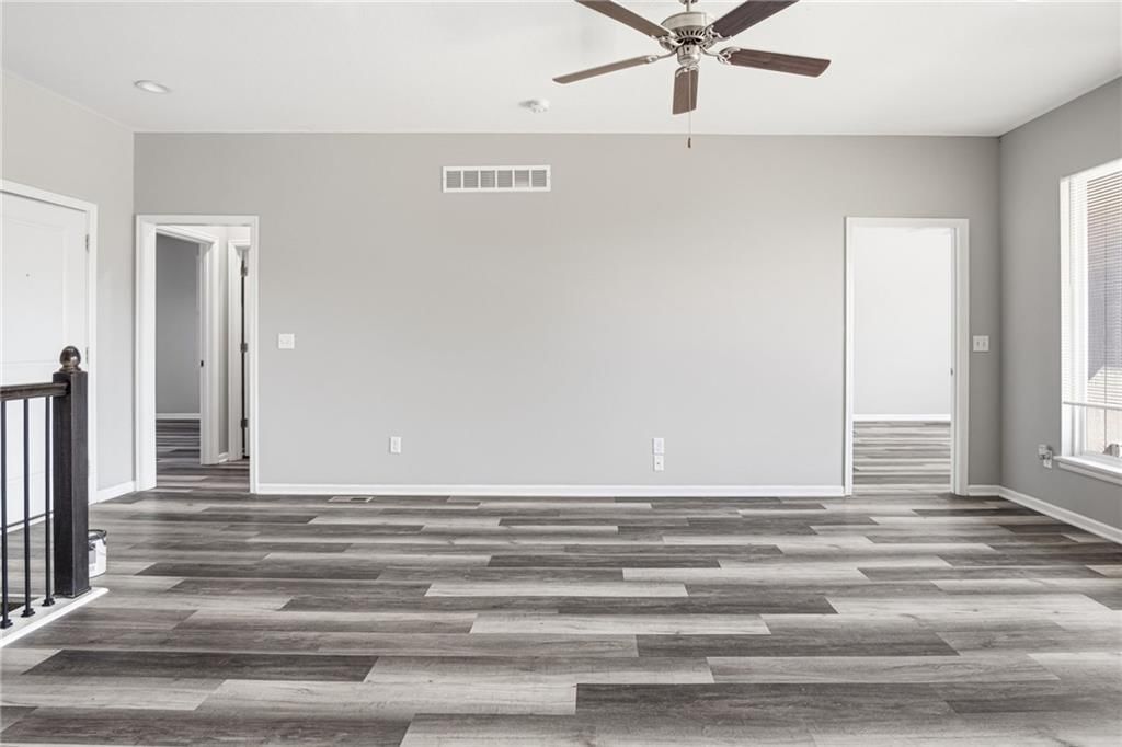 21806 Massa Circle, Peculiar, MO: listing photo 3