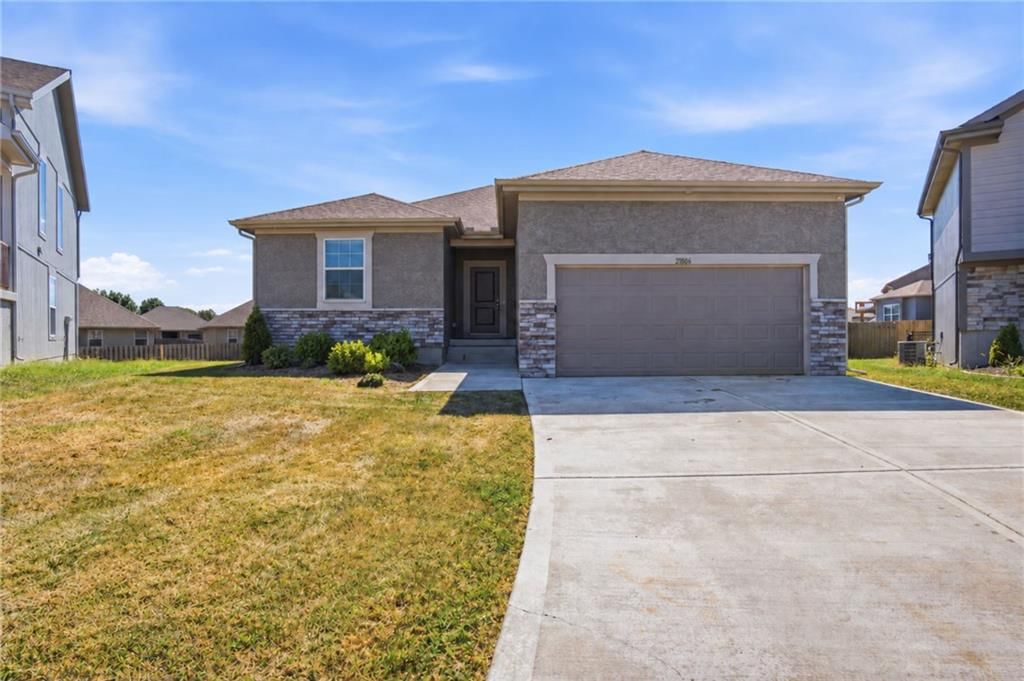 21806 Massa Circle, Peculiar, MO