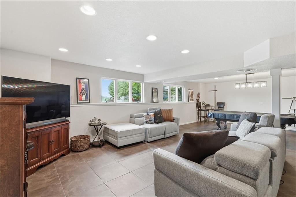 901 SW Raintree Drive — photo 38