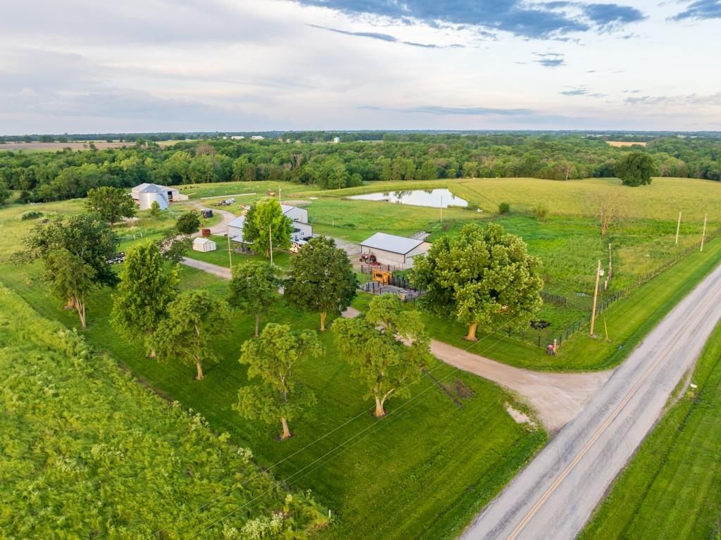 570 SE PP Highway — photo 1