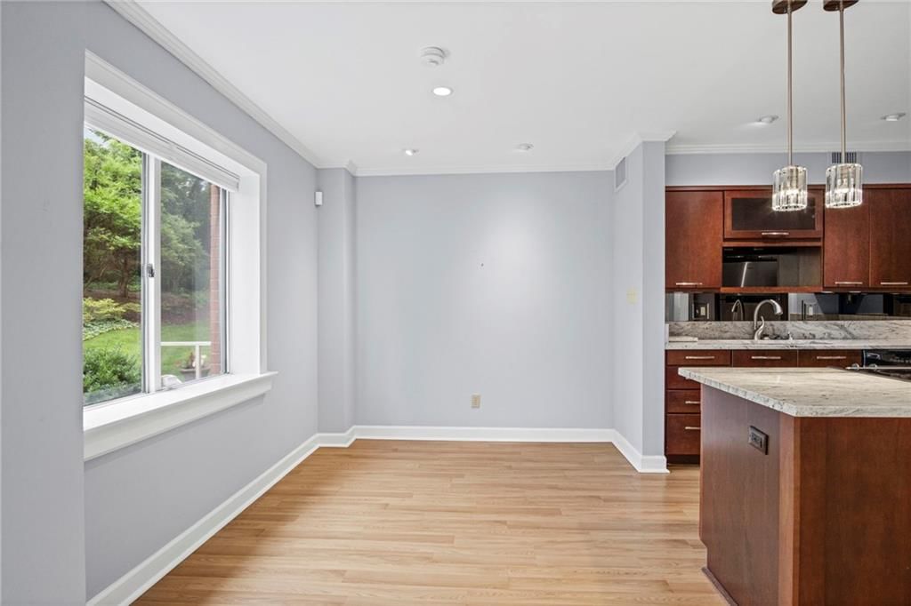 4550 WARWICK Boulevard — photo 3