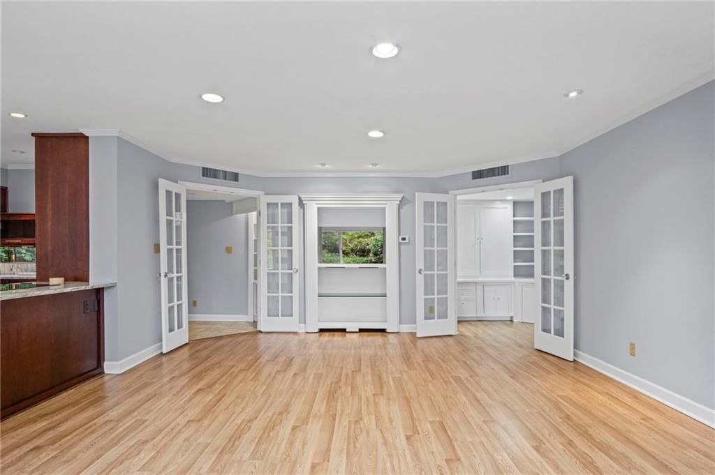 4550 WARWICK Boulevard — photo 4