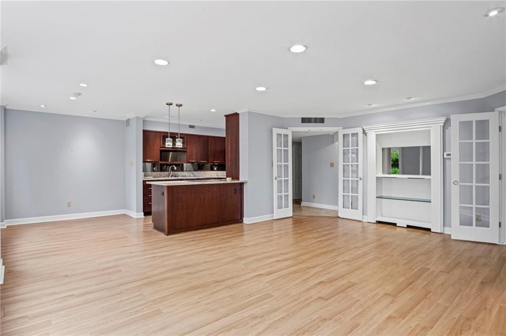 4550 WARWICK Boulevard — photo 5