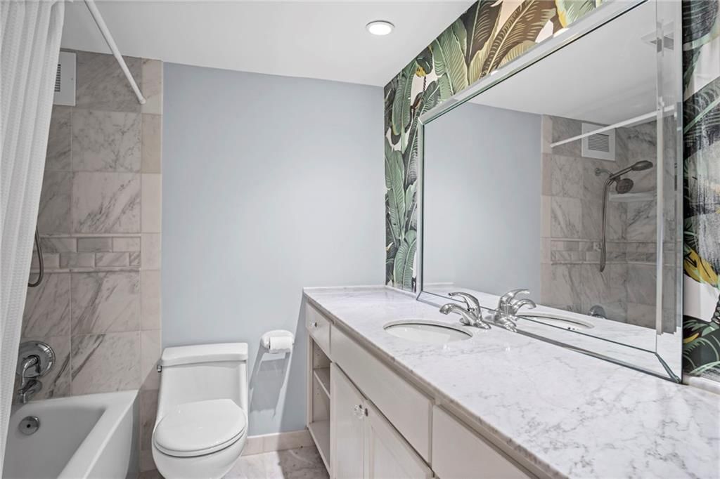 4550 WARWICK Boulevard — photo 9