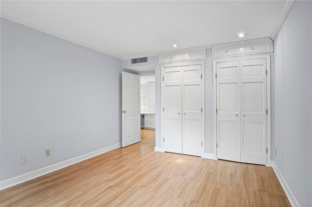 4550 WARWICK Boulevard — photo 11