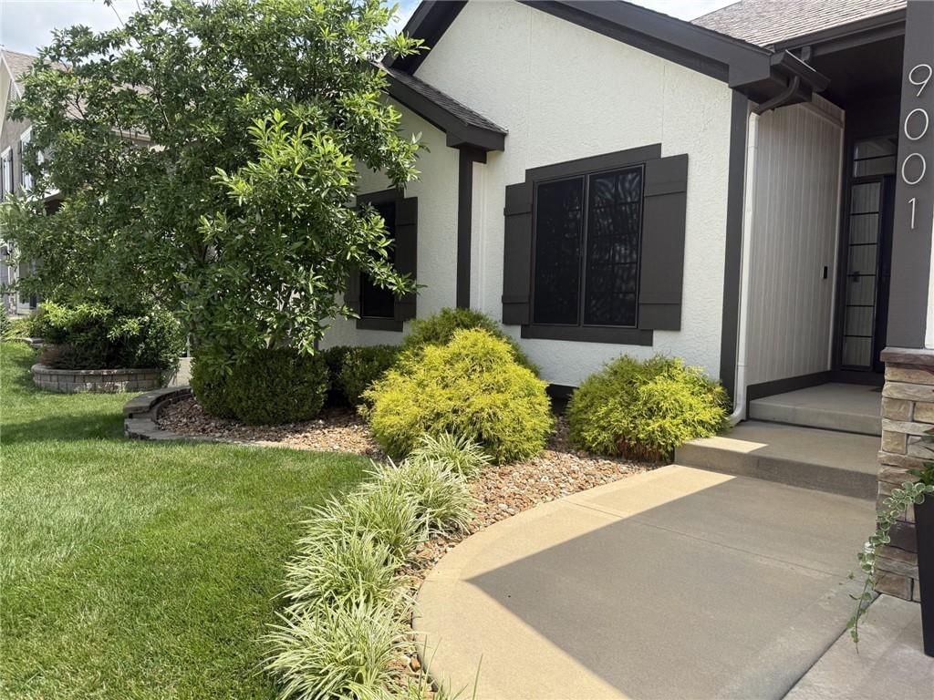 9001 N Norton Avenue — photo 2