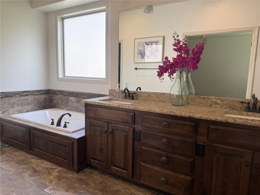 9001 N Norton Avenue — photo 13