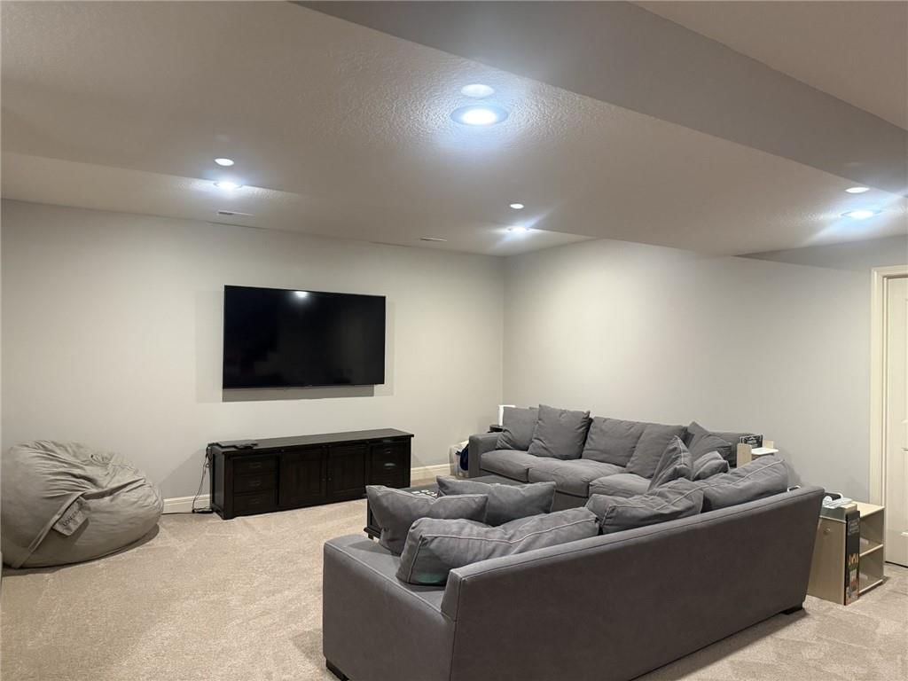 9001 N Norton Avenue — photo 19