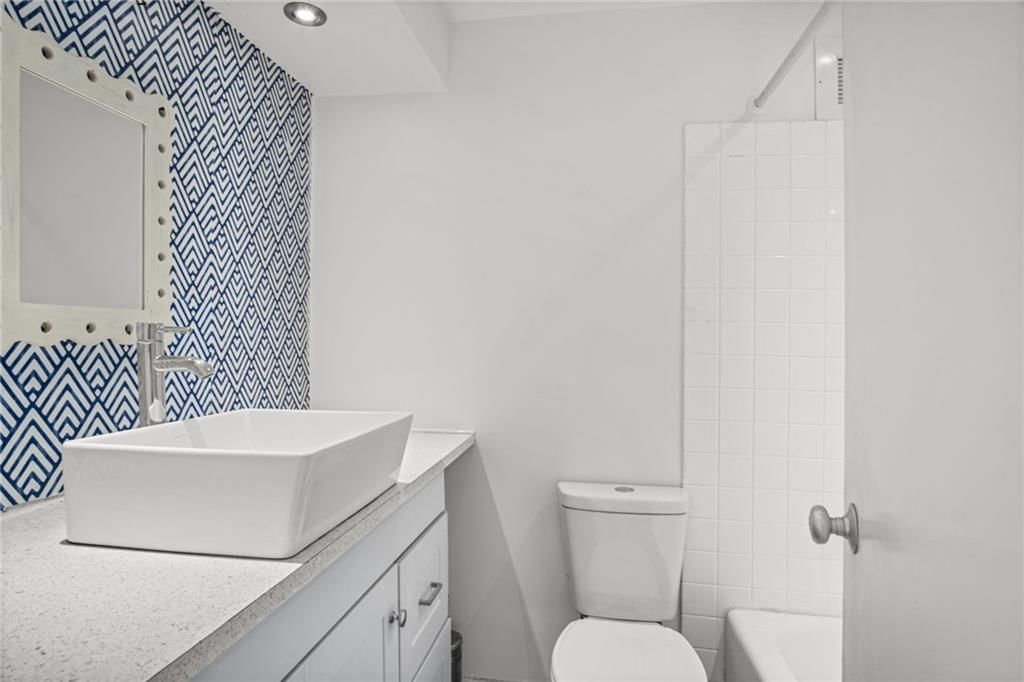 4550 Warwick Boulevard — photo 10