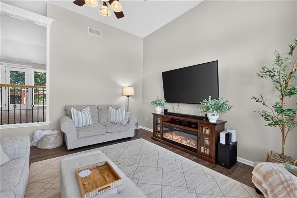 207 Carriage Court — photo 4