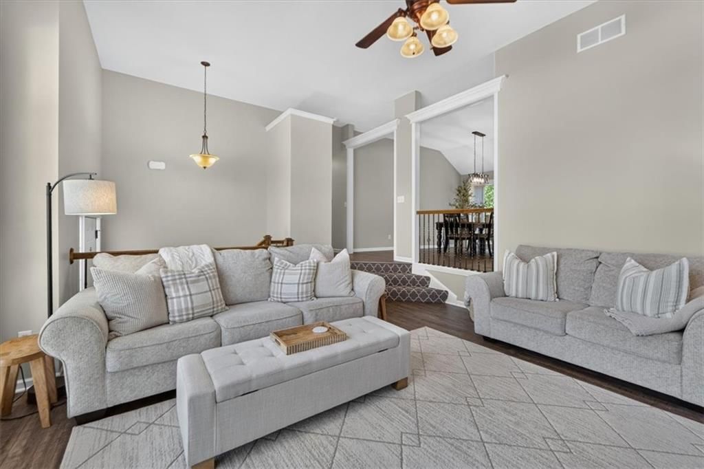 207 Carriage Court — photo 5