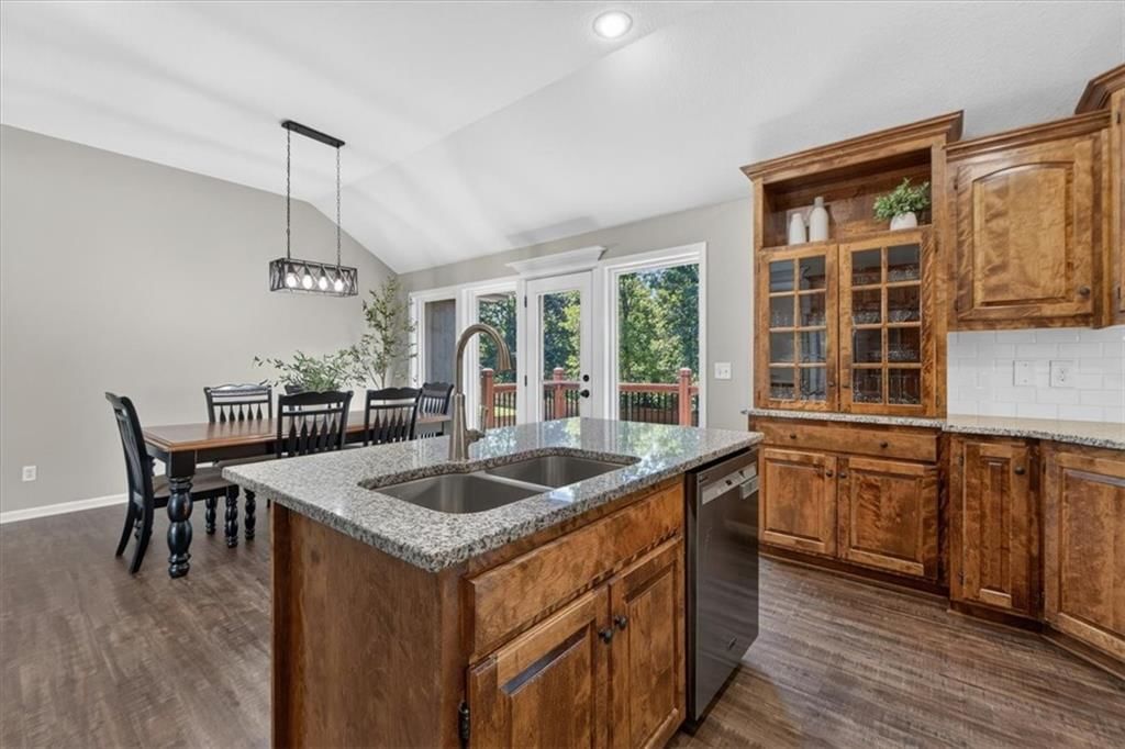 207 Carriage Court — photo 8