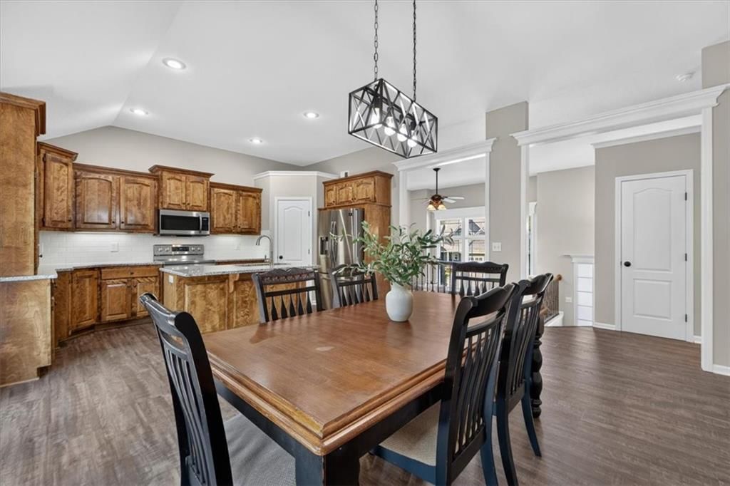 207 Carriage Court — photo 10