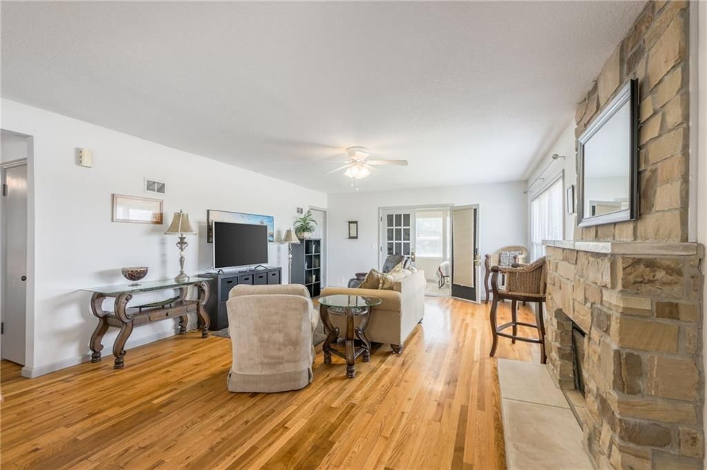 107 N Broadway Street — photo 18