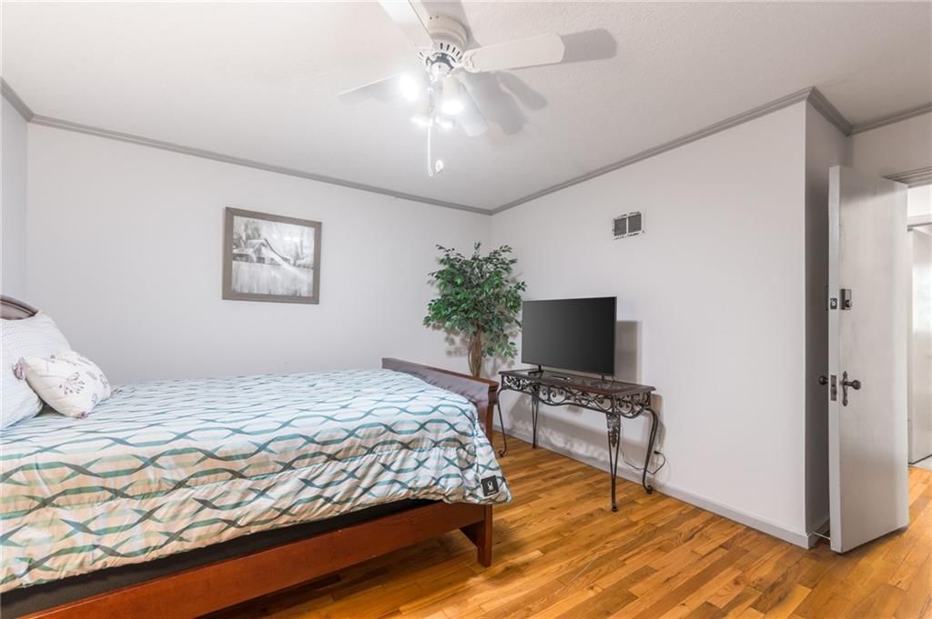 107 N Broadway Street — photo 35
