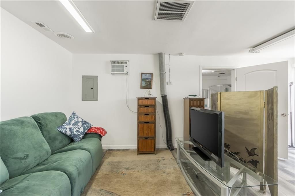 107 N Broadway Street — photo 48