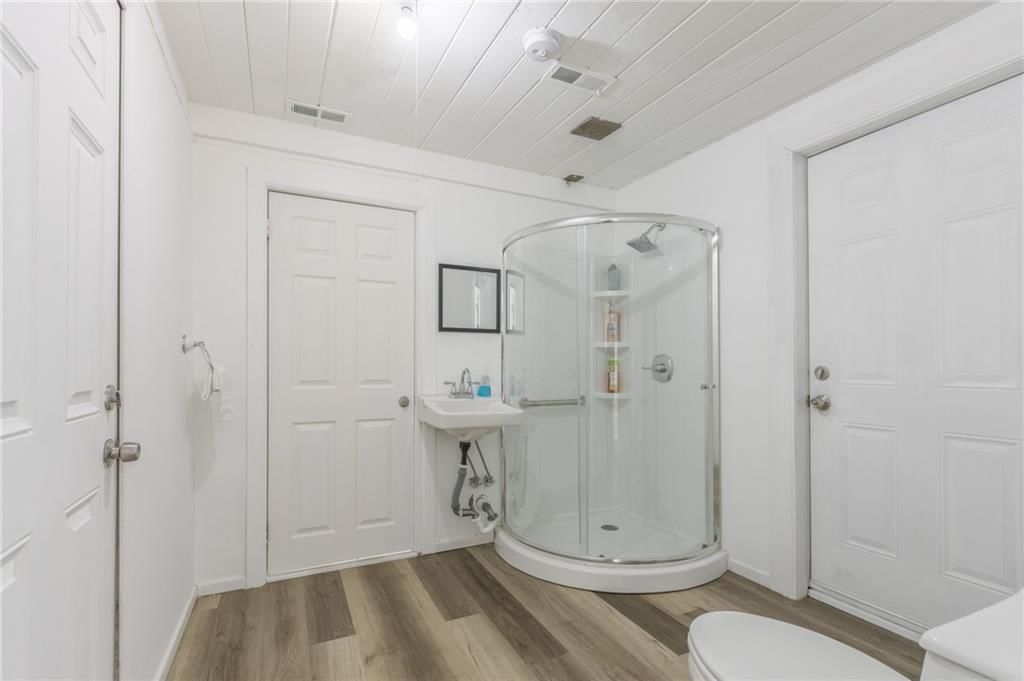 107 N Broadway Street — photo 52