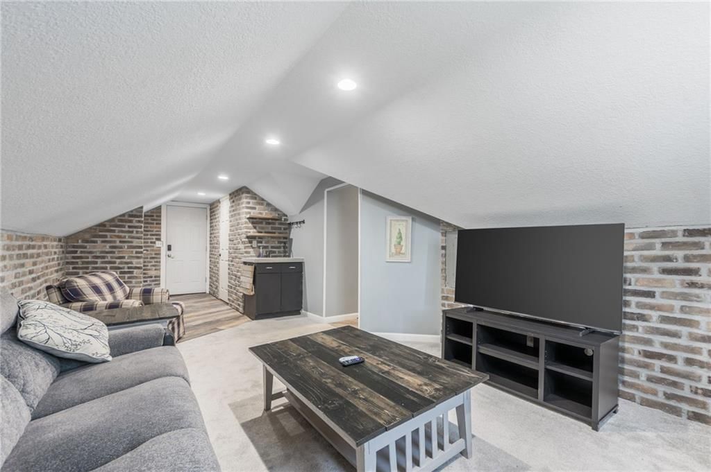 107 N Broadway Street — photo 56