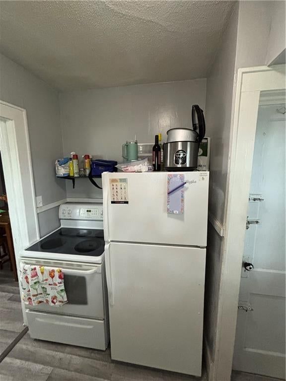 114 E Lincoln Street — photo 36