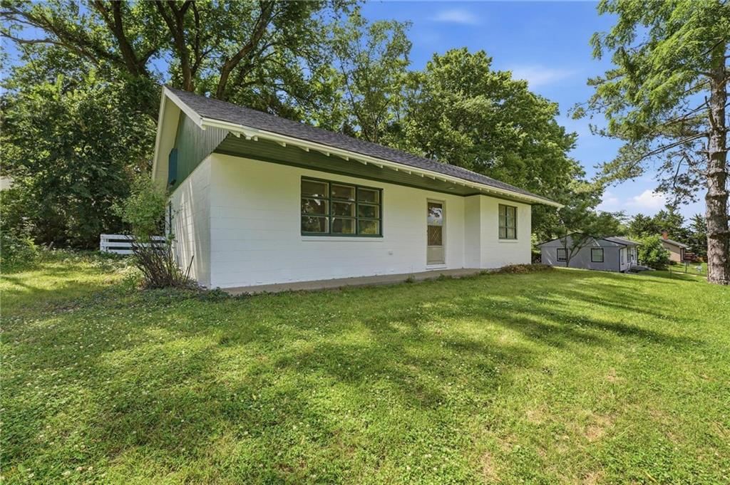 2514 S Hawthorne Avenue — photo 1