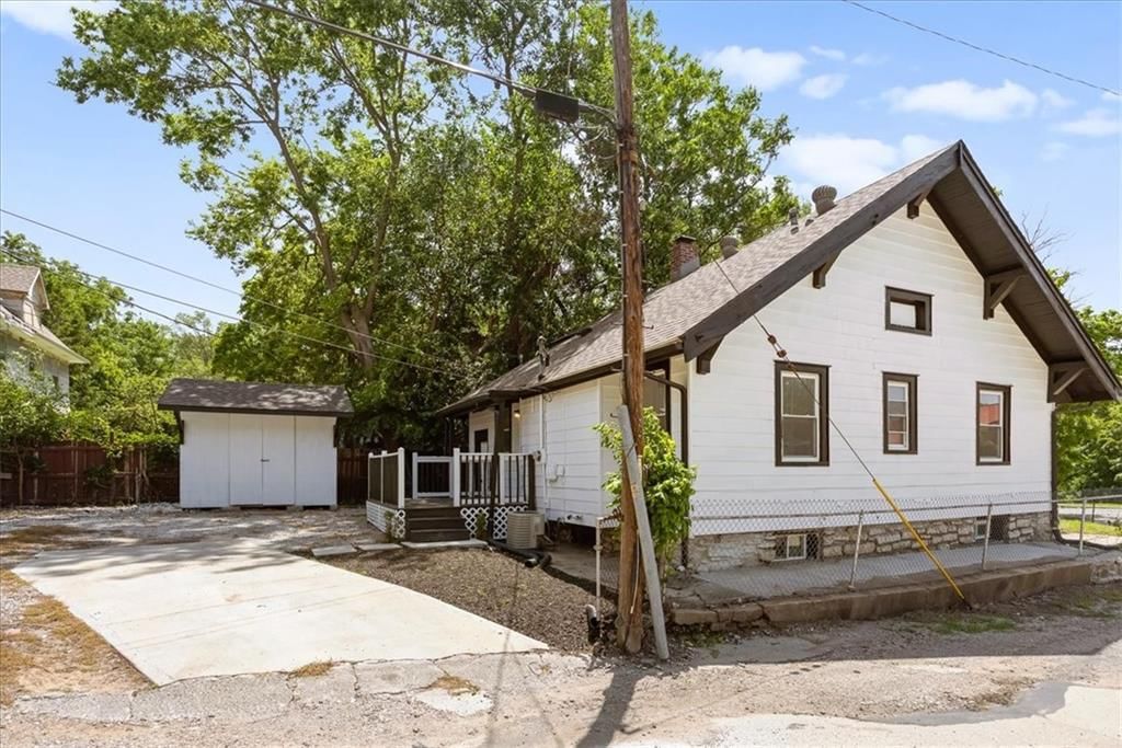 650 Parallel Avenue — photo 23