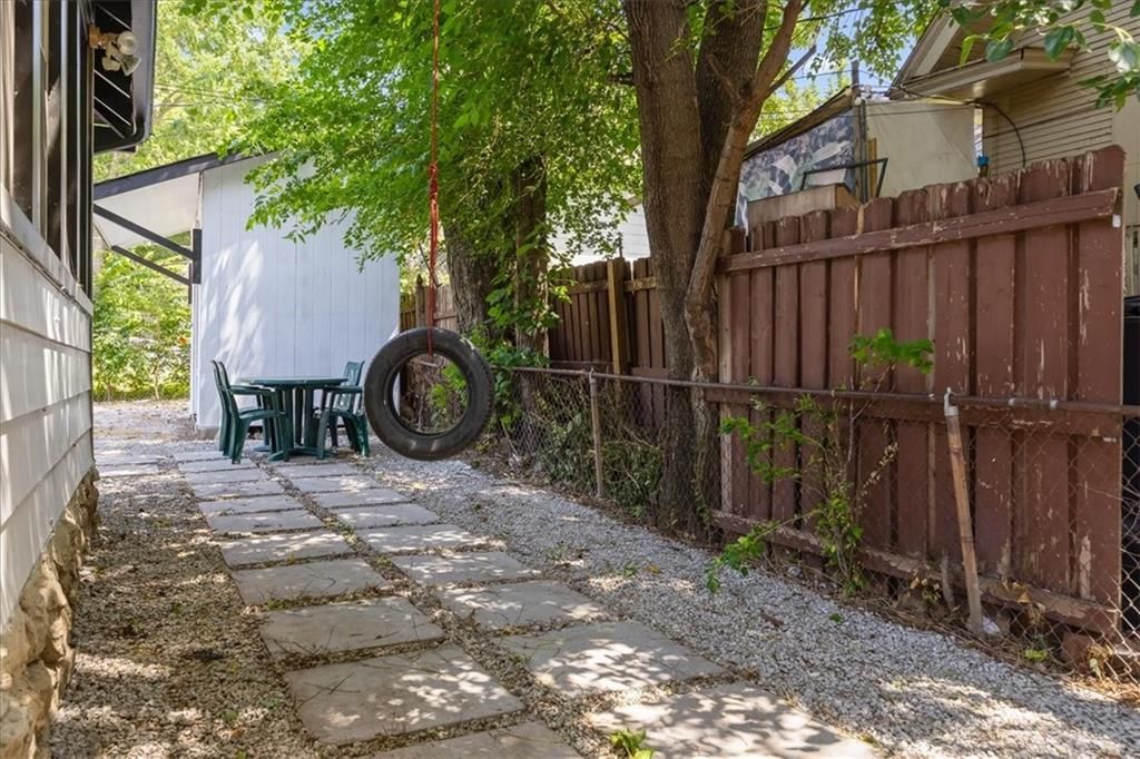 650 Parallel Avenue — photo 24