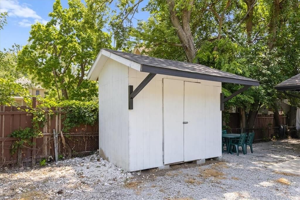 650 Parallel Avenue — photo 25