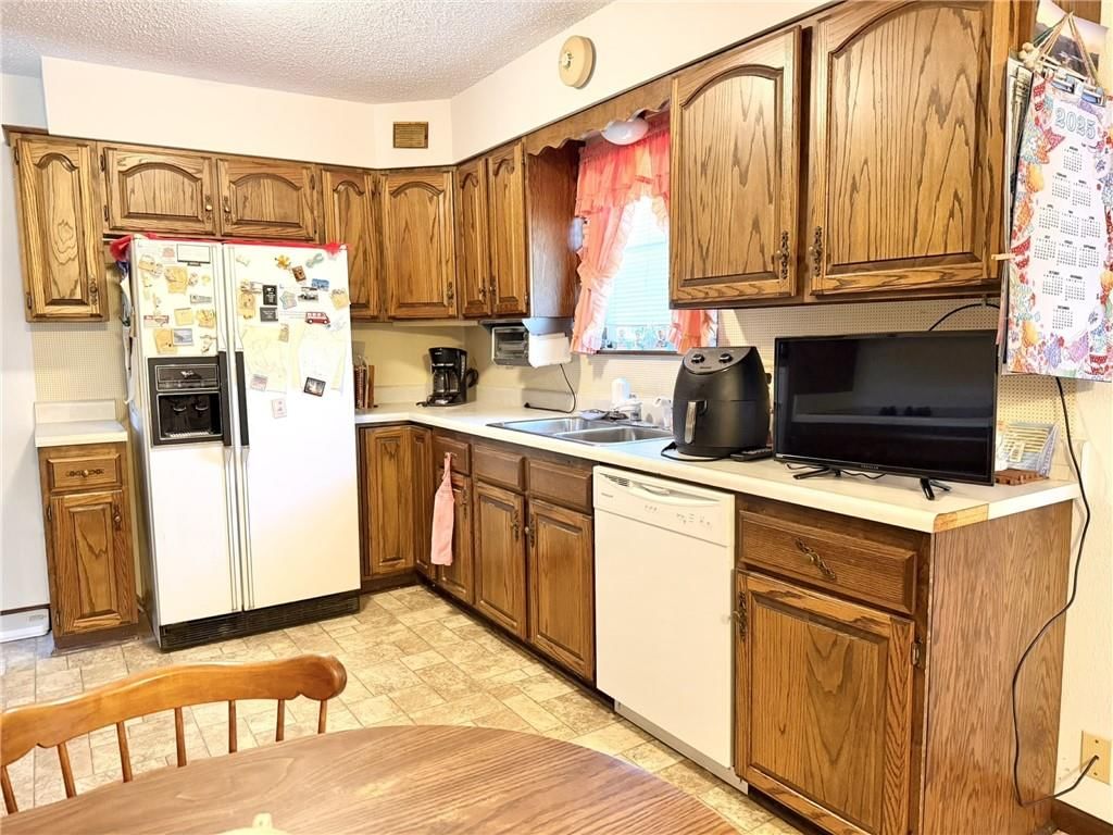 707 Lake Manor Drive — photo 9