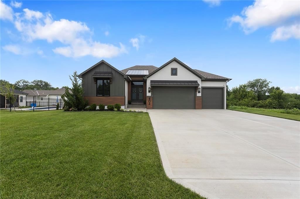 404 NE Pavilion Drive — photo 2
