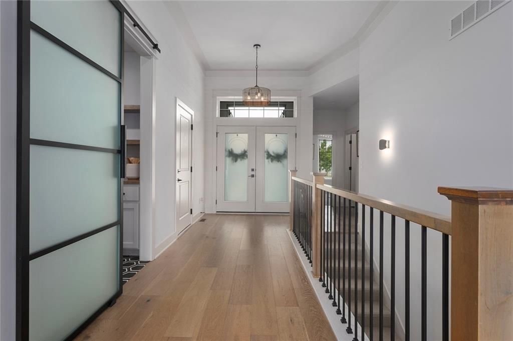 404 NE Pavilion Drive — photo 3